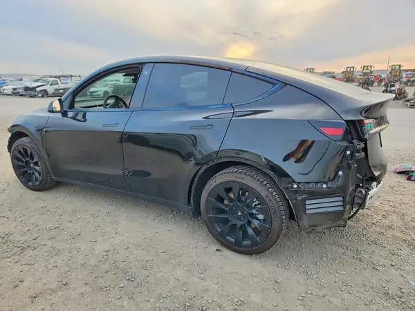 5YJYGAEE0MF272659 2021 TESLA MODEL Y - Image 2
