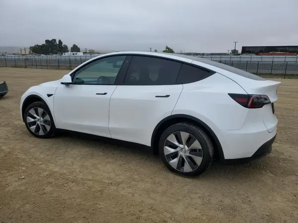 5YJYGAEE0MF282754 2021 TESLA MODEL Y - Image 2