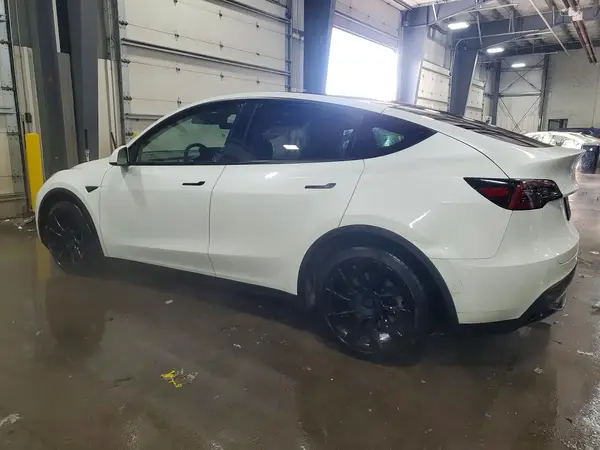 5YJYGAEE1MF142986 2021 TESLA MODEL Y - Image 2