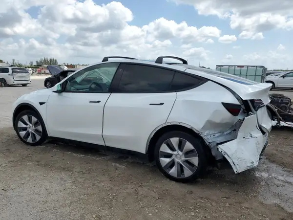 5YJYGAEE1MF186602 2021 TESLA MODEL Y - Image 2