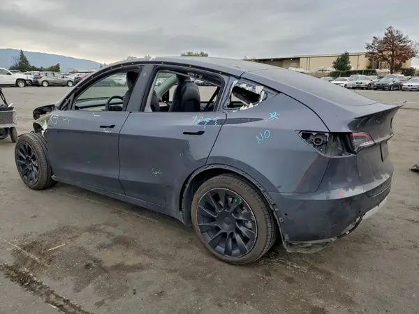 5YJYGAEE1MF204659 2021 TESLA MODEL Y - Image 2