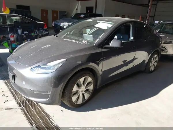 5YJYGAEE1MF207447 2021 TESLA MODEL Y - Image 2