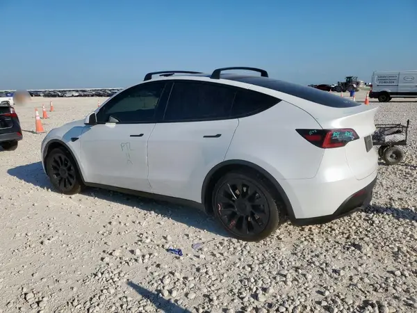 5YJYGAEE1MF214656 2021 TESLA MODEL Y - Image 2