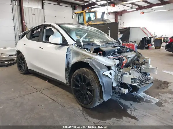 5YJYGAEE1MF216200 2021 TESLA MODEL Y - Image 1