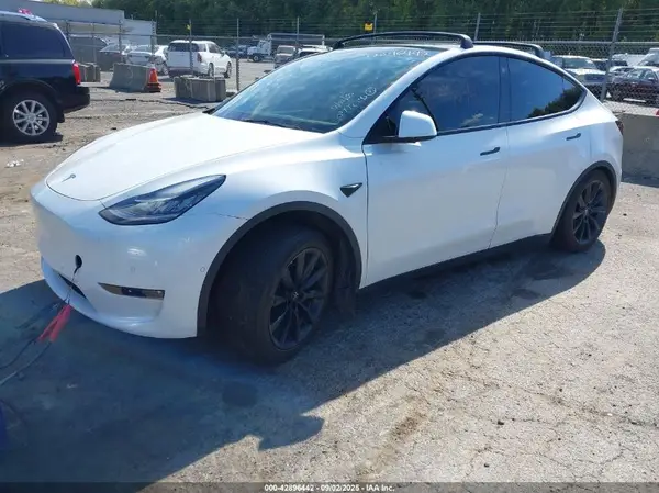 5YJYGAEE2MF131043 2021 TESLA MODEL Y - Image 2