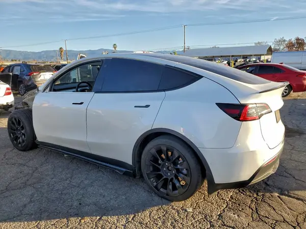 5YJYGAEE2MF157416 2021 TESLA MODEL Y - Image 2