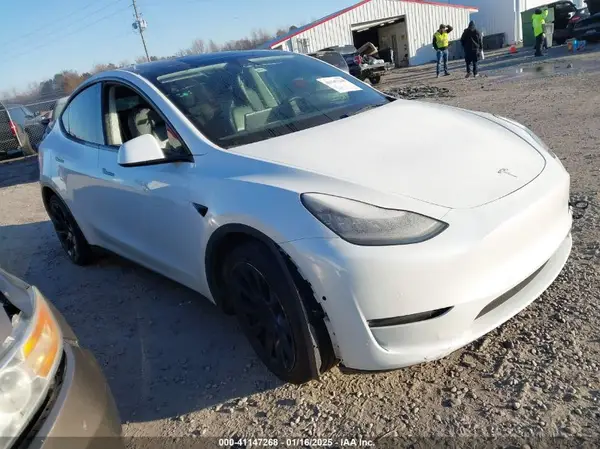 5YJYGAEE2MF188813 2021 TESLA MODEL Y - Image 1