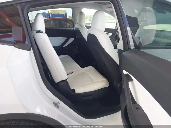 5YJYGAEE2MF189900 2021 TESLA MODEL Y - Image 8