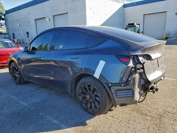 5YJYGAEE2MF199777 2021 TESLA MODEL Y - Image 2