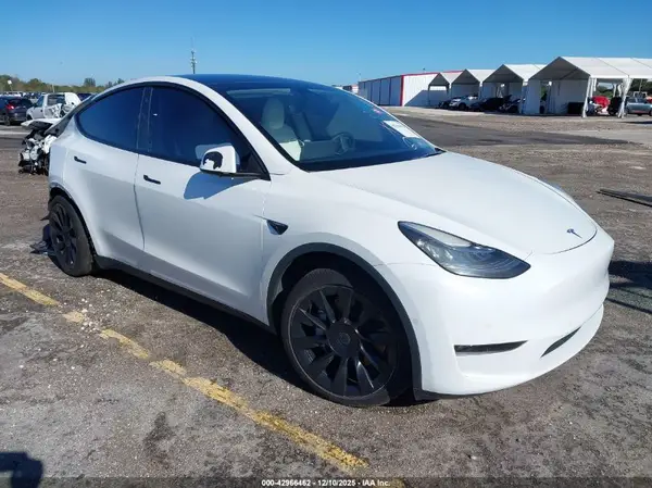5YJYGAEE2MF225133 2021 TESLA MODEL Y - Image 1