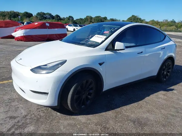 5YJYGAEE2MF225133 2021 TESLA MODEL Y - Image 2