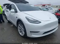 5YJYGAEE2MF260142 2021 TESLA MODEL Y