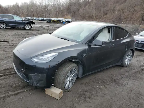 5YJYGAEE3MF130662 2021 TESLA MODEL Y - Image 1