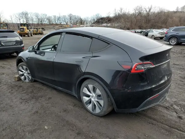 5YJYGAEE3MF130662 2021 TESLA MODEL Y - Image 2