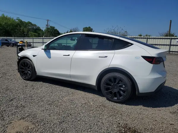 5YJYGAEE3MF136901 2021 TESLA MODEL Y - Image 2