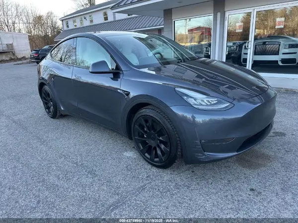 5YJYGAEE3MF144318 2021 TESLA MODEL Y - Image 1