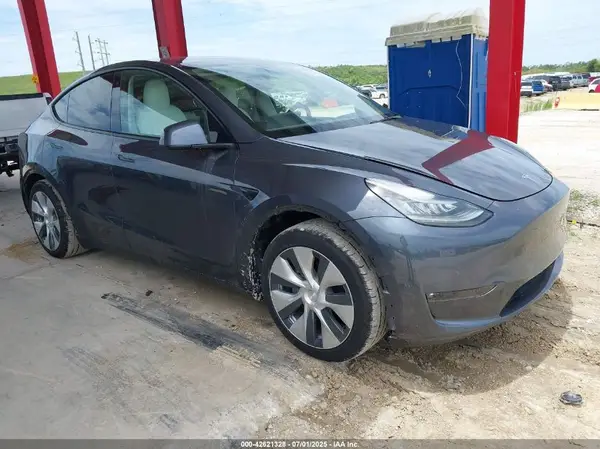 5YJYGAEE3MF144819 2021 TESLA MODEL Y - Image 1