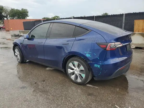 5YJYGAEE3MF146585 2021 TESLA MODEL Y - Image 2