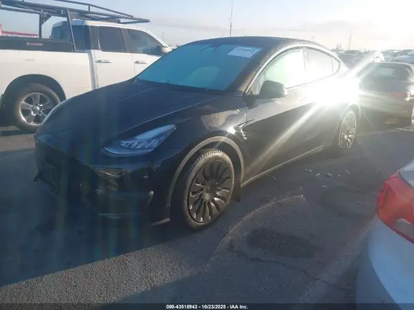 5YJYGAEE3MF159742 2021 TESLA MODEL Y - Image 2