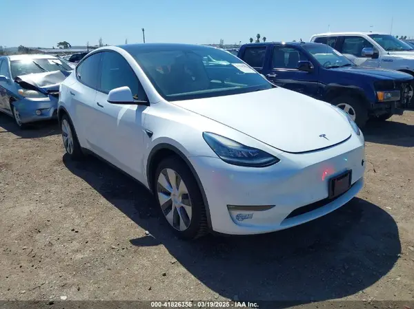 5YJYGAEE3MF172961 2021 TESLA MODEL Y - Image 1
