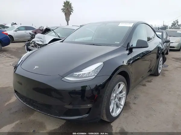 5YJYGAEE3MF194474 2021 TESLA MODEL Y - Image 2