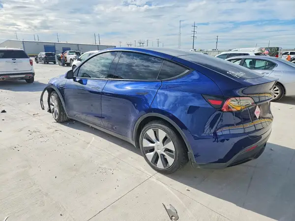 5YJYGAEE3MF196158 2021 TESLA MODEL Y - Image 2
