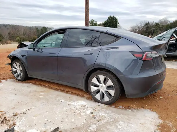 5YJYGAEE3MF200645 2021 TESLA MODEL Y - Image 2