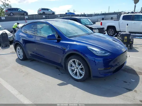 5YJYGAEE3MF201228 2021 TESLA MODEL Y - Image 1