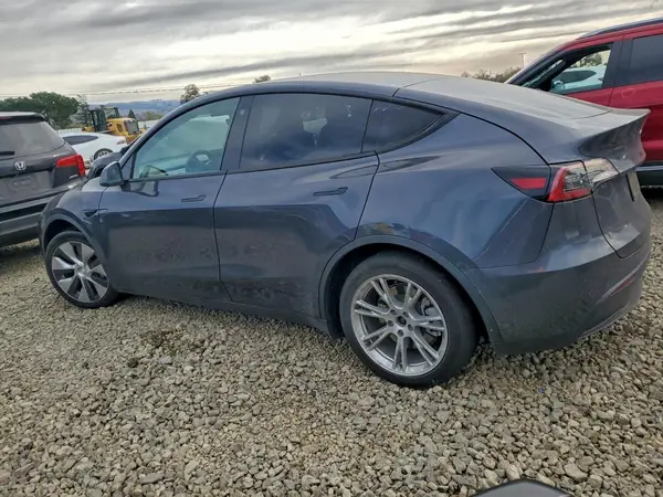 5YJYGAEE3MF223178 2021 TESLA MODEL Y - Image 2