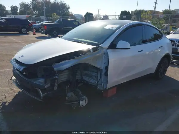 5YJYGAEE3MF228235 2021 TESLA MODEL Y - Image 2