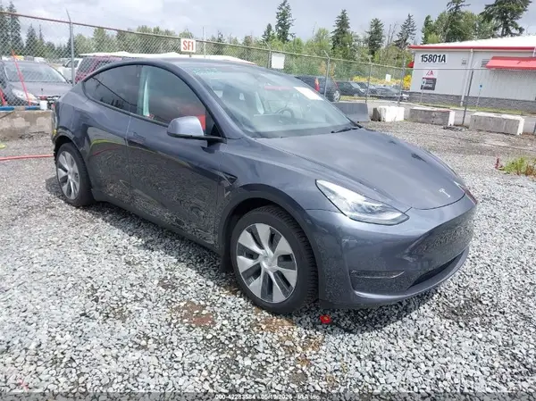 5YJYGAEE3MF258979 2021 TESLA MODEL Y - Image 1