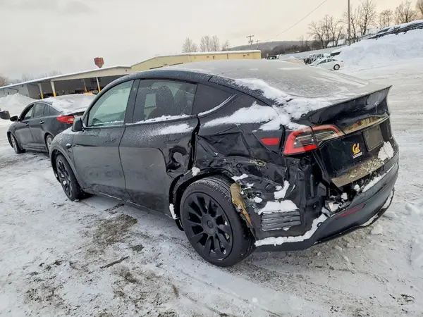 5YJYGAEE4MF125809 2021 TESLA MODEL Y - Image 2