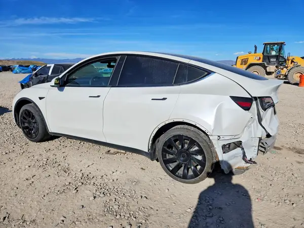 5YJYGAEE4MF136650 2021 TESLA MODEL Y - Image 2