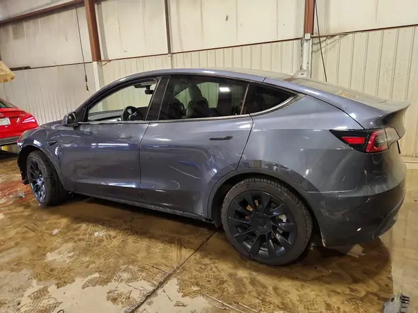 5YJYGAEE4MF193219 2021 TESLA MODEL Y - Image 2