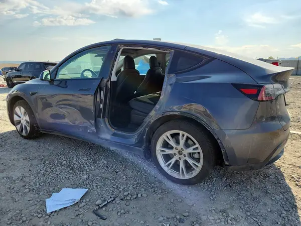5YJYGAEE4MF194158 2021 TESLA MODEL Y - Image 2