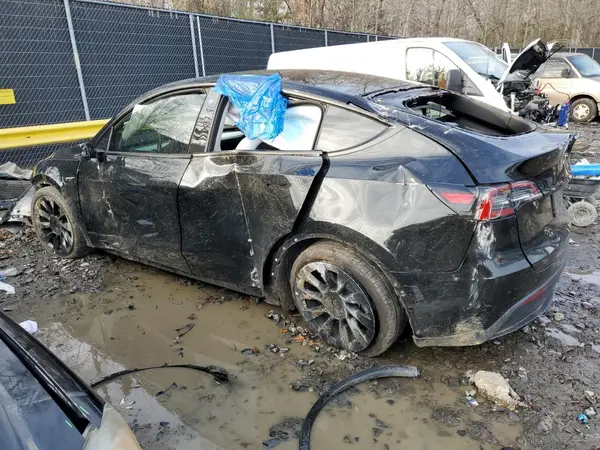 5YJYGAEE4MF197576 2021 TESLA MODEL Y - Image 2