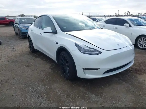 5YJYGAEE4MF214084 2021 TESLA MODEL Y - Image 1