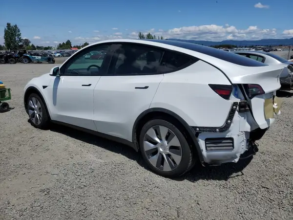 5YJYGAEE4MF239504 2021 TESLA MODEL Y - Image 2