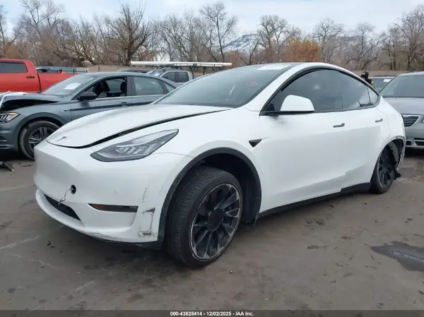 5YJYGAEE4MF245254 2021 TESLA MODEL Y - Image 2