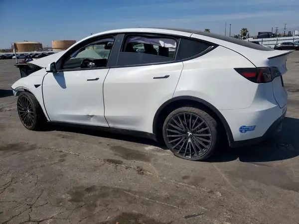 5YJYGAEE4MF260675 2021 TESLA MODEL Y - Image 2