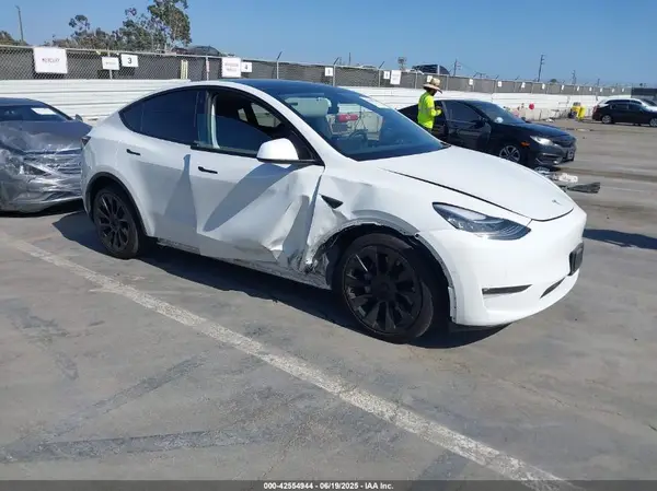 5YJYGAEE4MF265696 2021 TESLA MODEL Y - Image 1