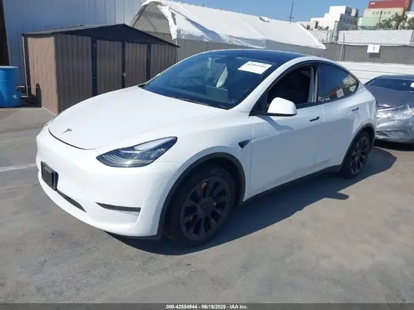 5YJYGAEE4MF265696 2021 TESLA MODEL Y - Image 2