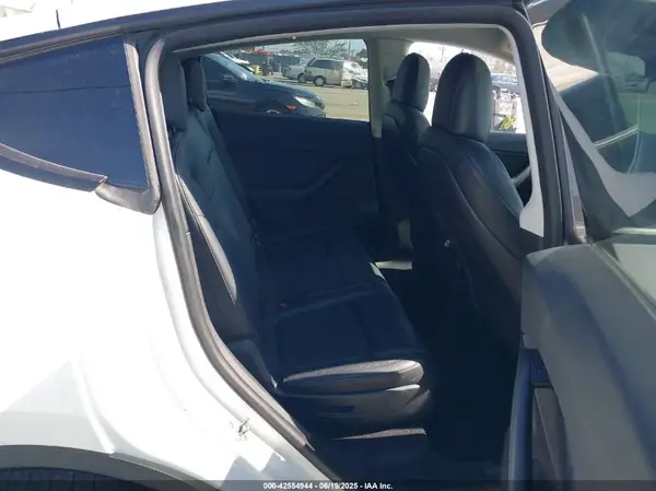 5YJYGAEE4MF265696 2021 TESLA MODEL Y - Image 8