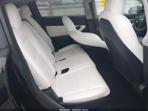 5YJYGAEE5MF130677 2021 TESLA MODEL Y - Image 8