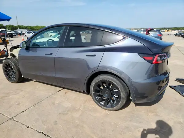 5YJYGAEE5MF136656 2021 TESLA MODEL Y - Image 2