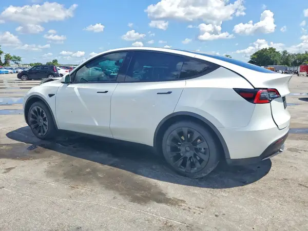 5YJYGAEE5MF138021 2021 TESLA MODEL Y - Image 2