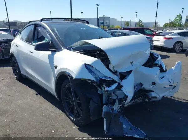 5YJYGAEE5MF189275 2021 TESLA MODEL Y - Image 1