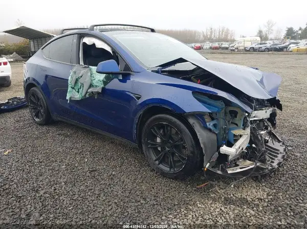 5YJYGAEE5MF196159 2021 TESLA MODEL Y - Image 1