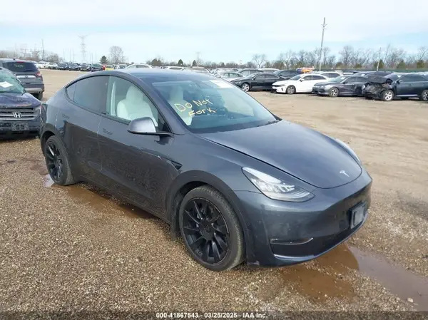5YJYGAEE5MF201182 2021 TESLA MODEL Y - Image 1