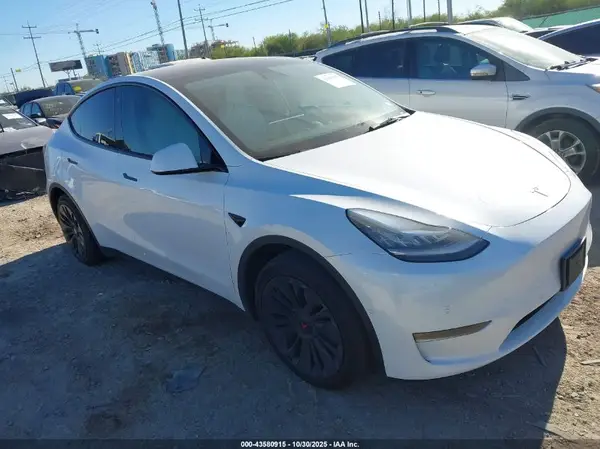5YJYGAEE5MF212702 2021 TESLA MODEL Y - Image 1